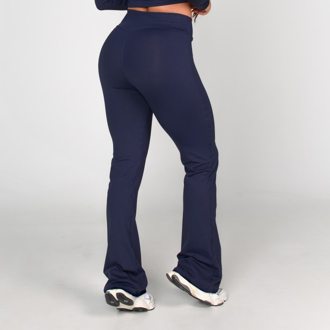 Calça Flare Essencial Azul Marinho