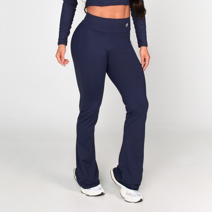 Calça Flare Essencial Azul Marinho