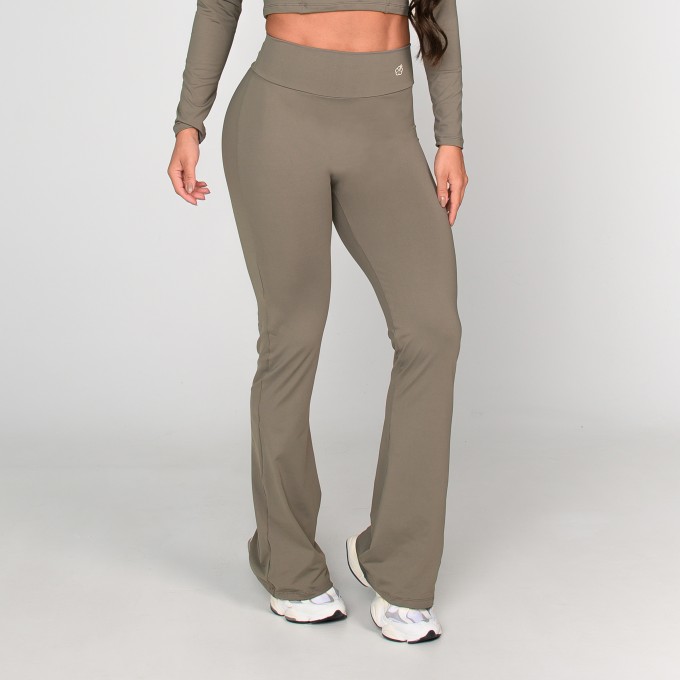 Calça Flare Essencial Cinza