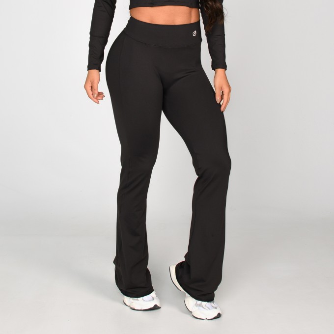 Calça Flare Essencial Preta