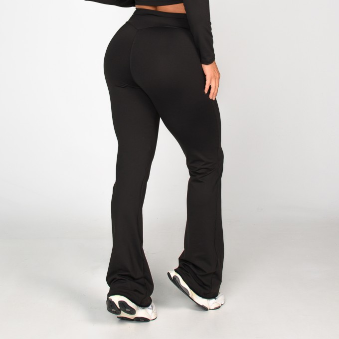 Calça Flare Essencial Preta