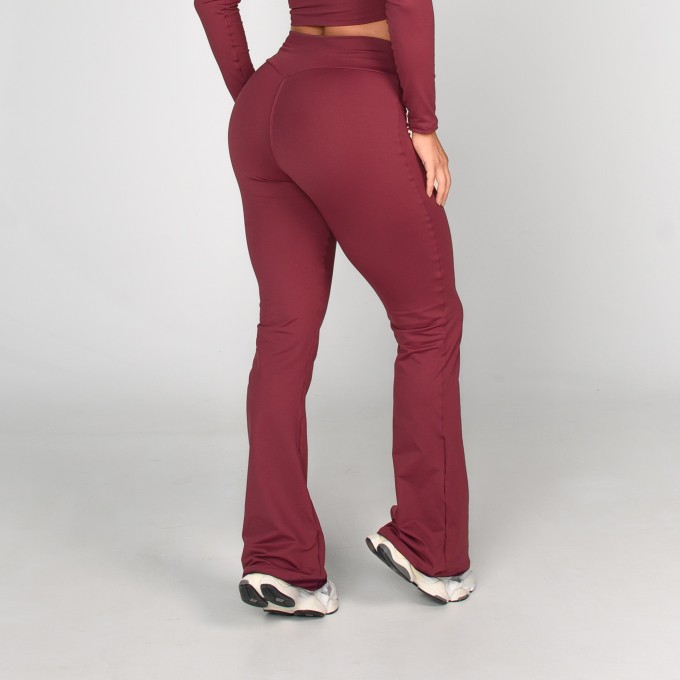 Calça Flare Essencial Vinho